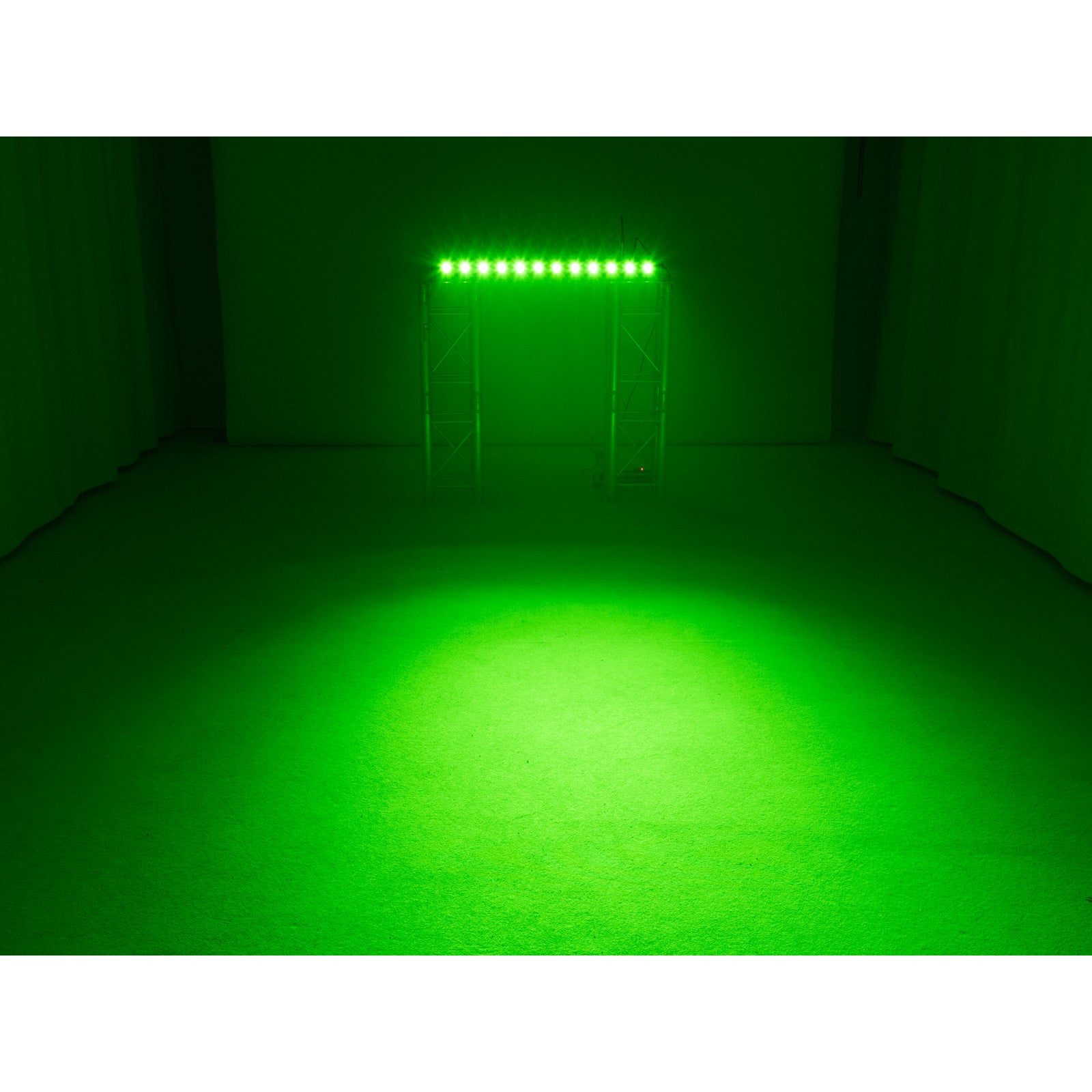 Eurolite LED BAR-12 QCL RGB+UV