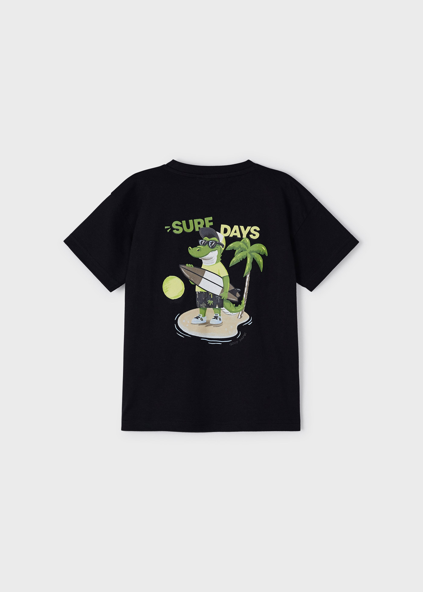 Camiseta infantil masculina em algodão sustentável com estampa.