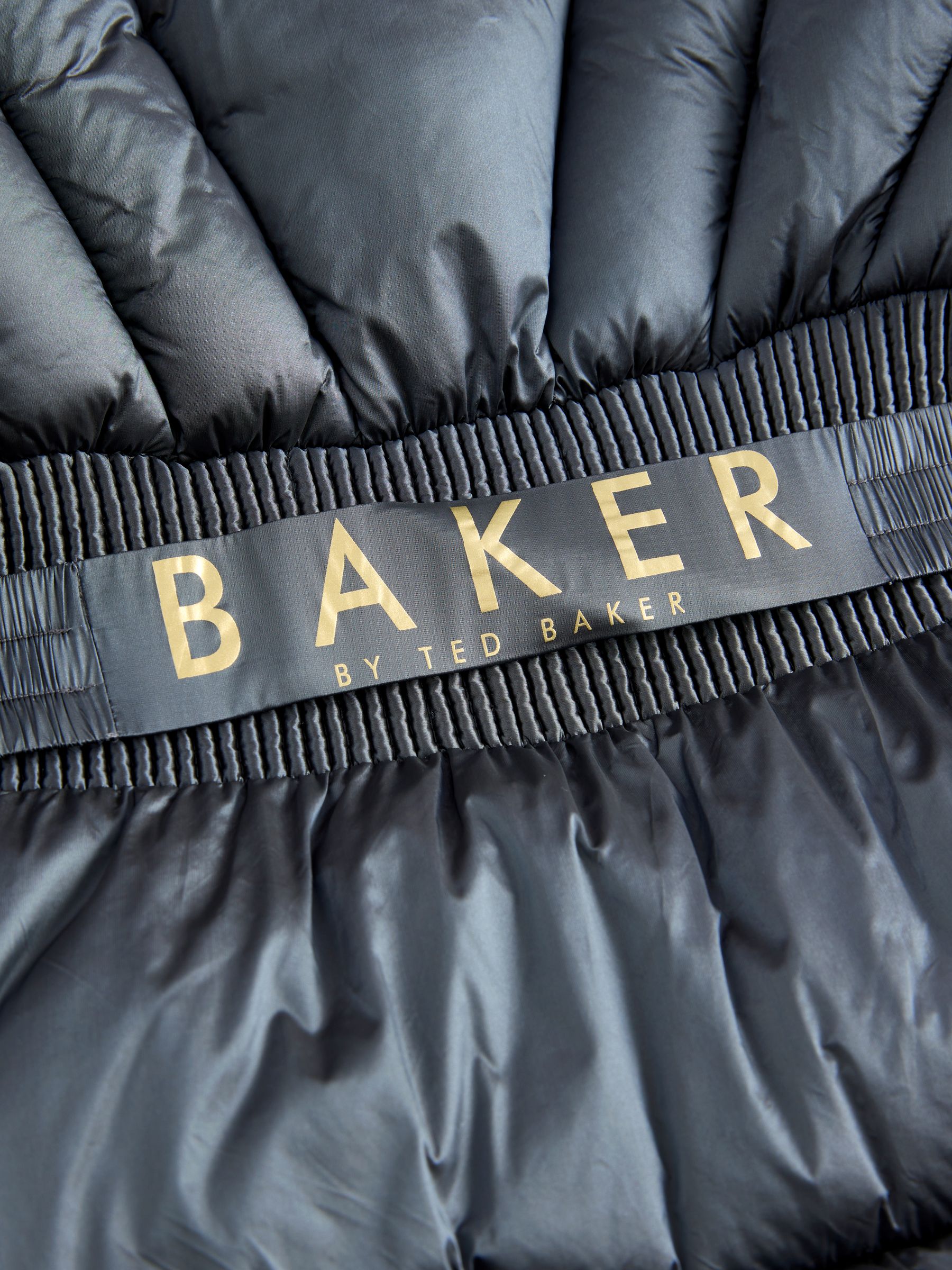 Baker by Ted Baker - Marineblauwe, regenbestendige gewatteerde jas met parels en ceintuur
