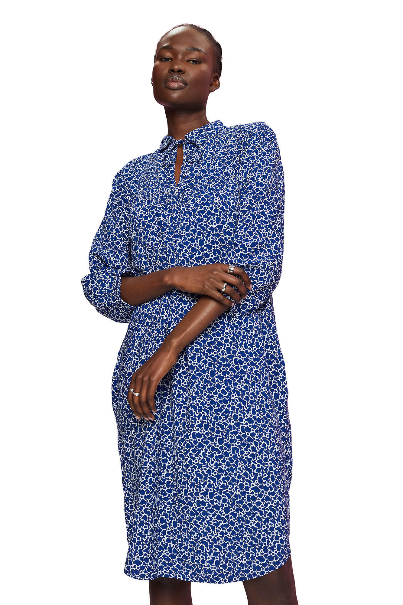 Vestido midi de viscose com estampa azul.