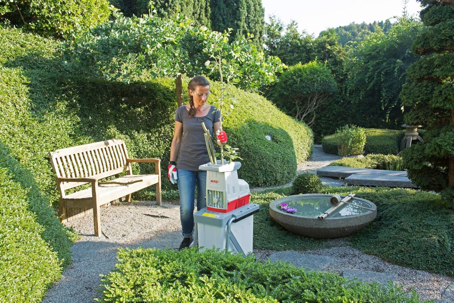 IKRA 81002880 Elektro Gartenhäcksler Walzenhäcksler ILH 3000 A, leise robust wartungsarm, Starke 3.000 Watt, Aststärke bis 44mm, 230 V