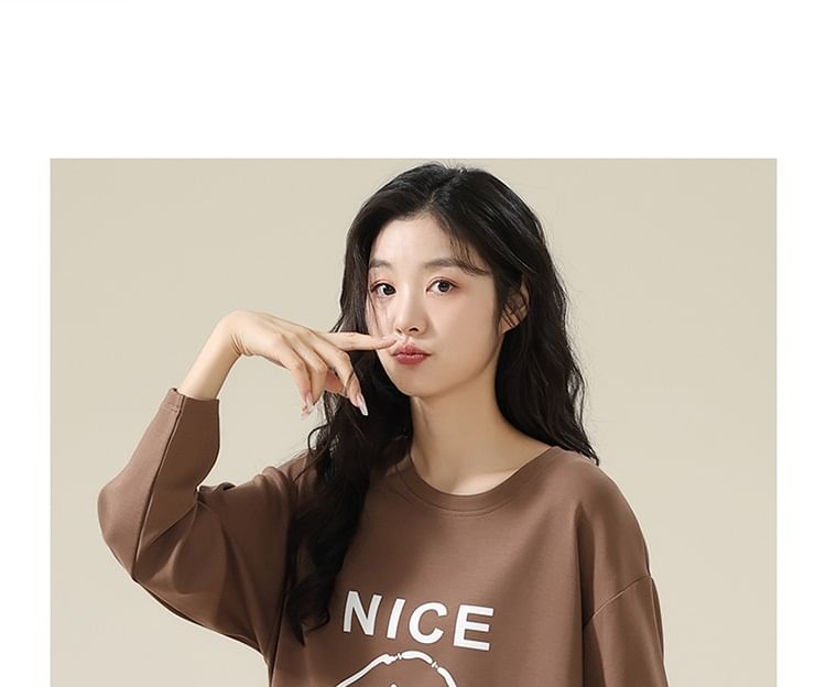 Jeony - Loungewearset: gewatteerd T-shirt met lange mouwen en print en gestreepte broek