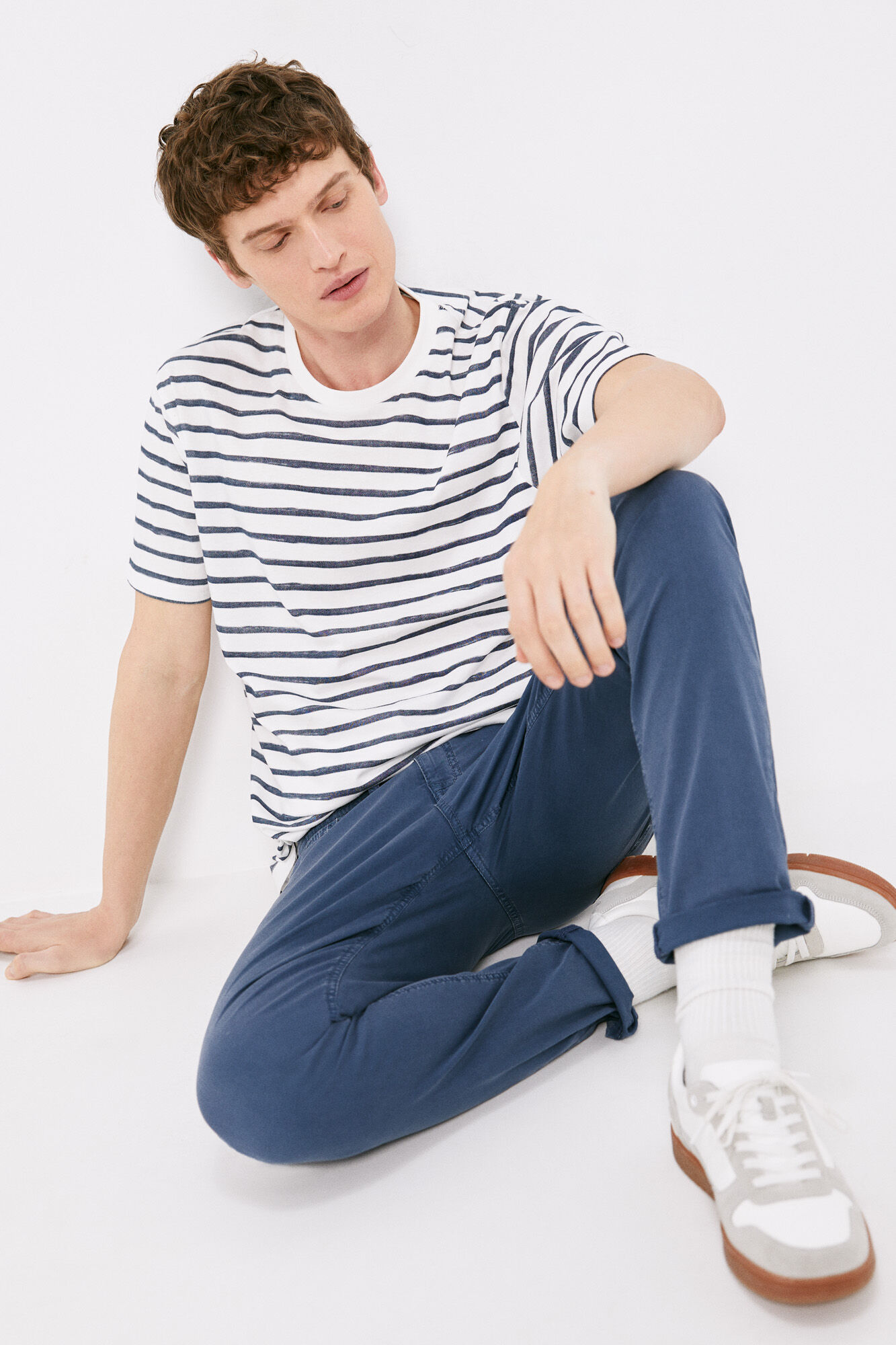 Calça com 5 bolsos, cor clara, lavagem slim - azul médio