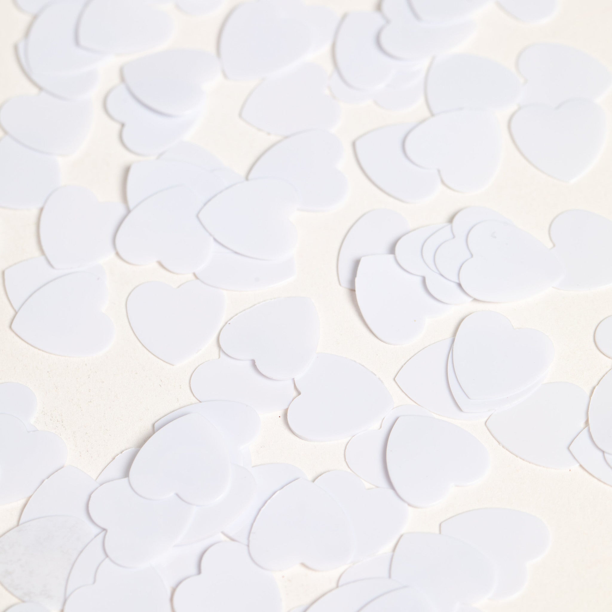 Tafelconfetti Hartjes Wit