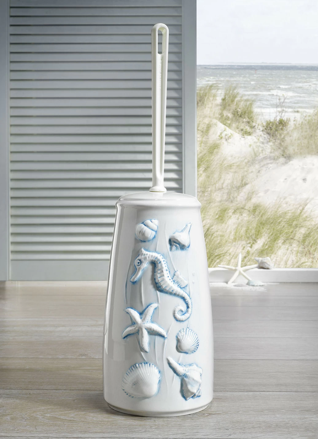 Handgearbeitete WC-Garnitur aus Keramik