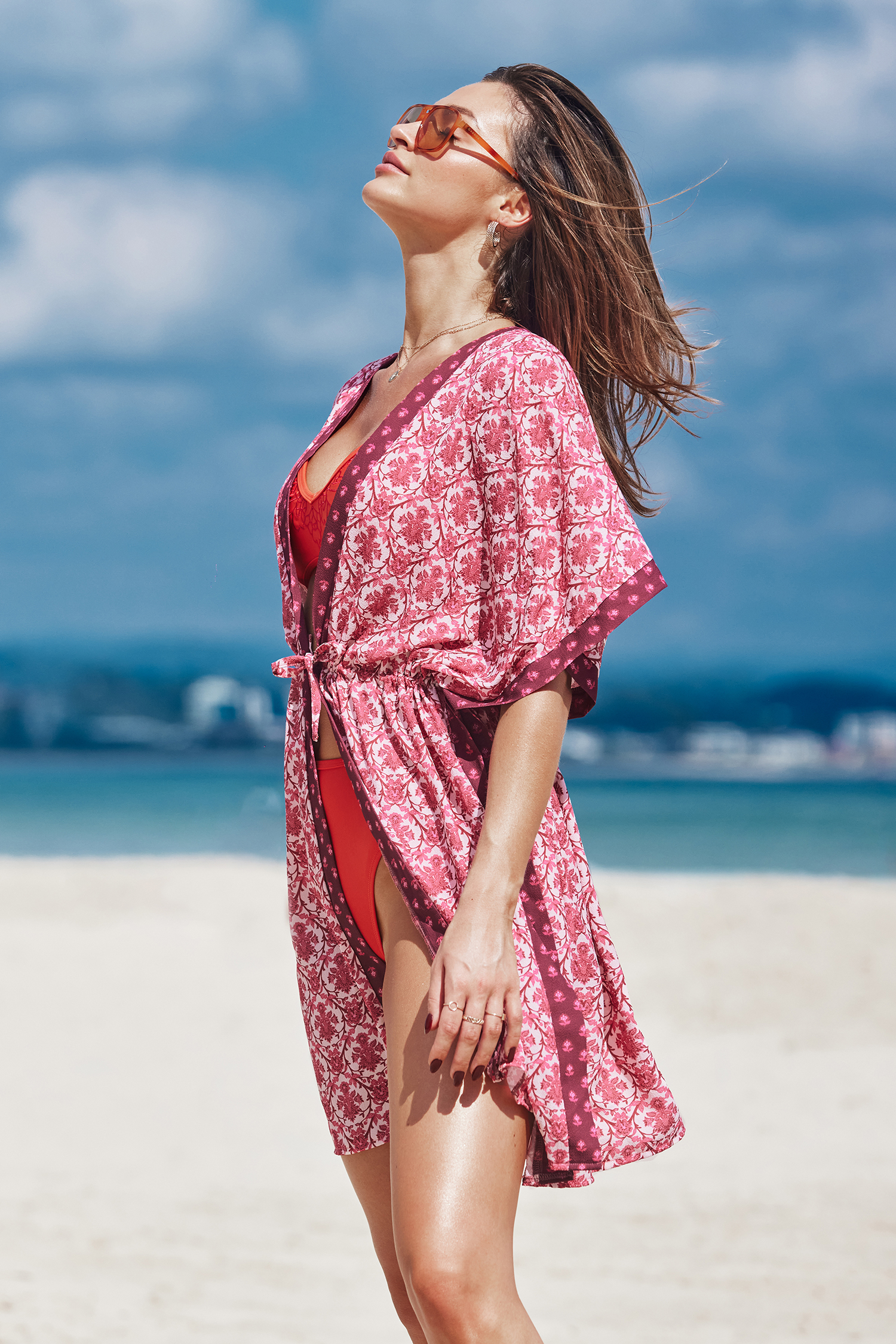Kimono cover up avec taille à nouer et fleurs