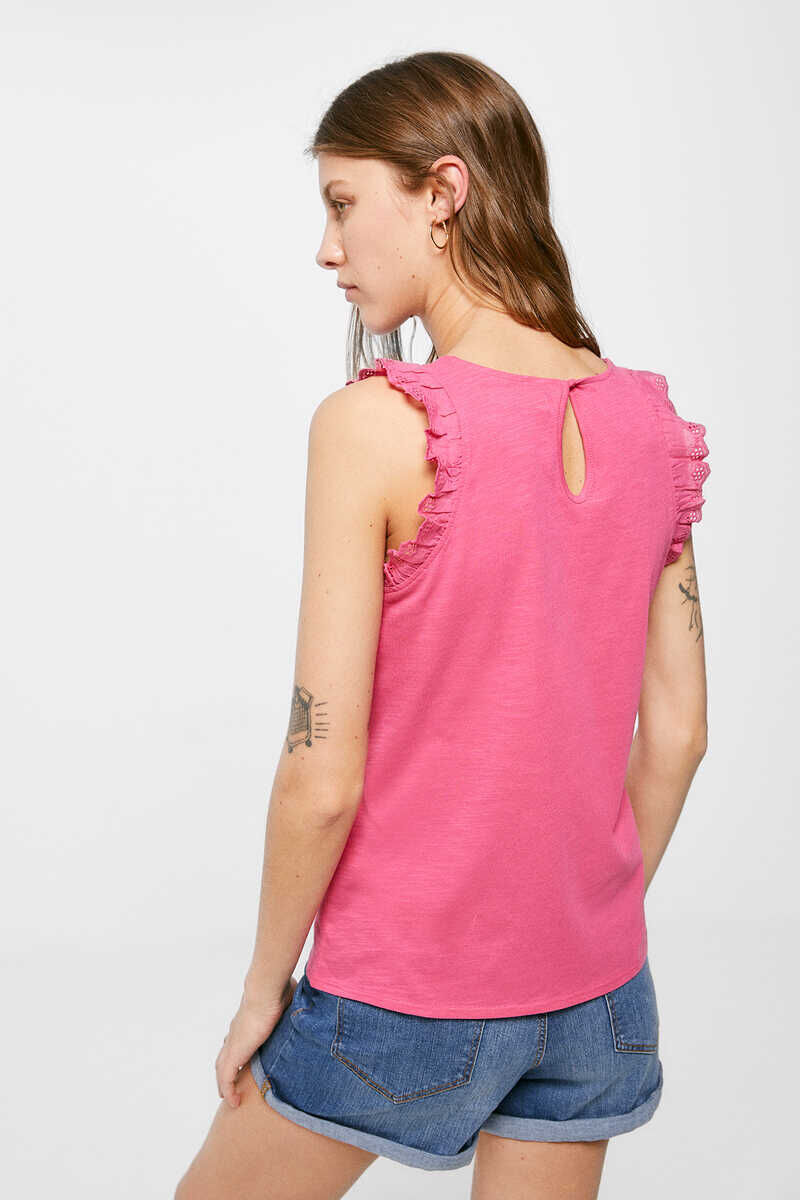 Camiseta com babados bordados suíços de sobra - roxa