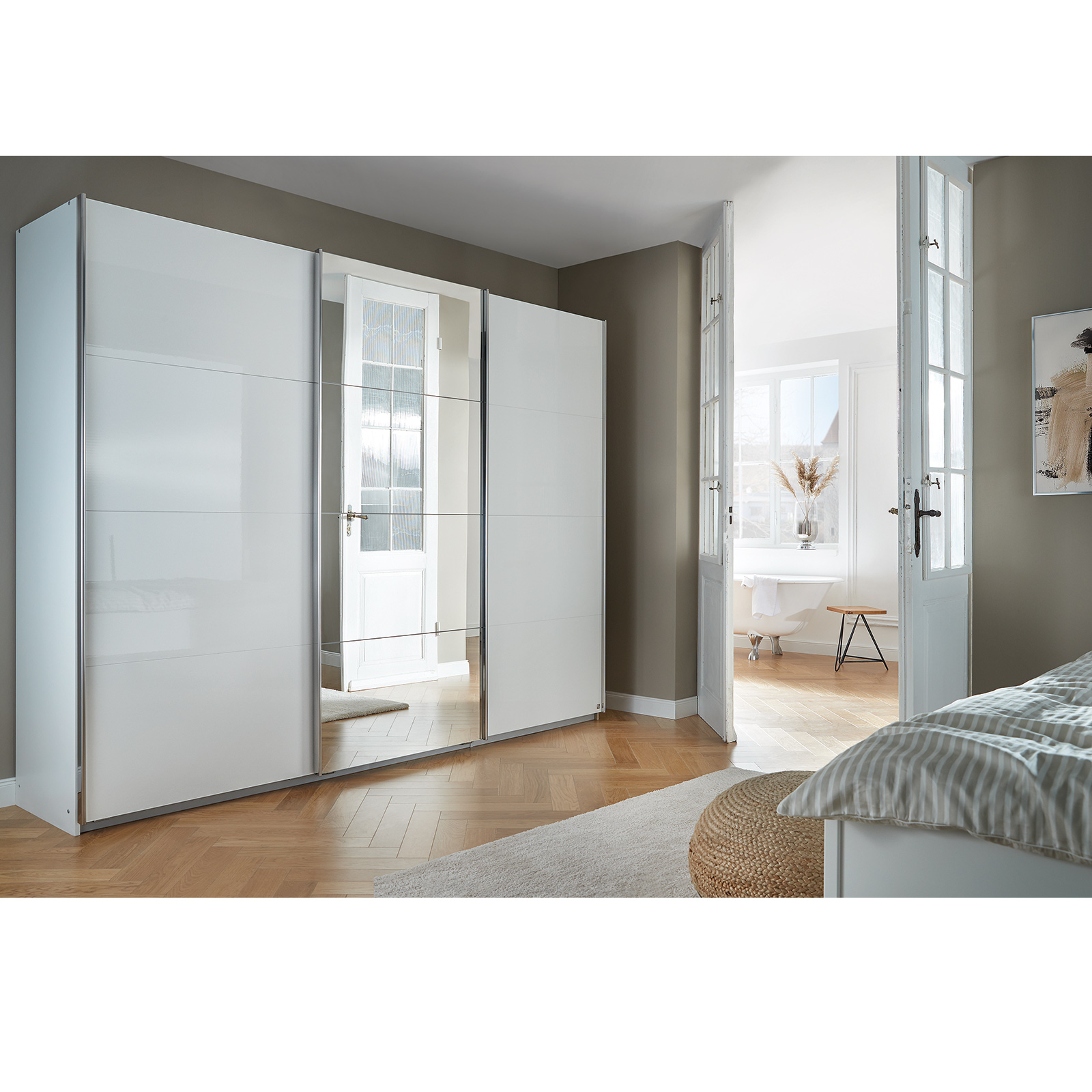 Schwebetürenschrank - weiß Hochglanz - alufarben - mit Spiegel - 271x210 cm