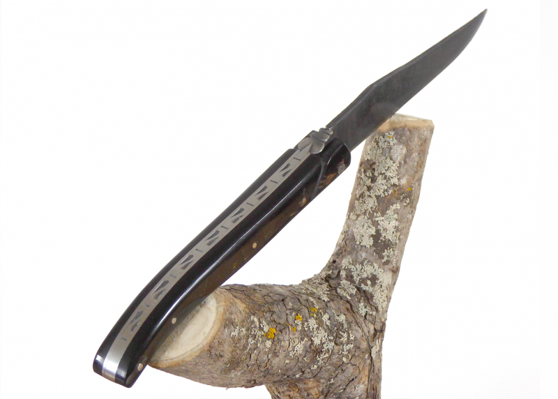 Couteau Laguiole avec un manche en Corne de Bison et lame brute