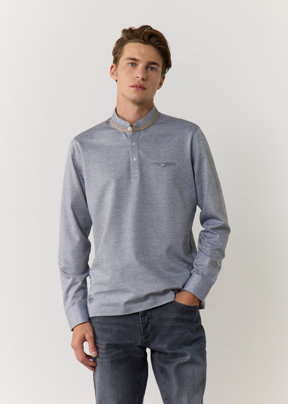 Polo manches longues Slim en coton gris perle à pois à col officier