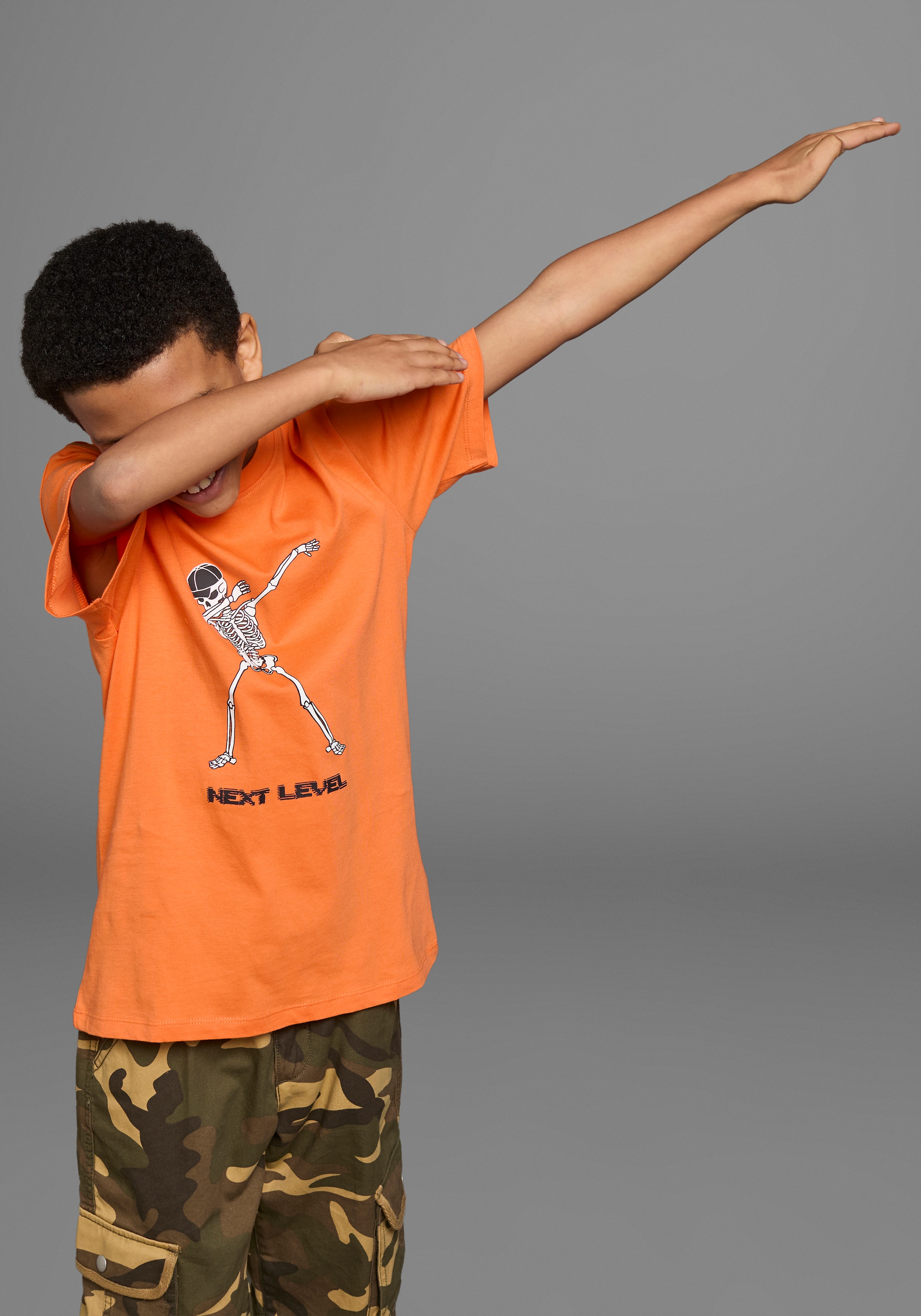 KIDSWORLD T-Shirt »Mit coolem Druck: NEXT LEVEL«, Kurzarm,  Basic-Schnitt,  mit trendigen Statements und Sprüchen
