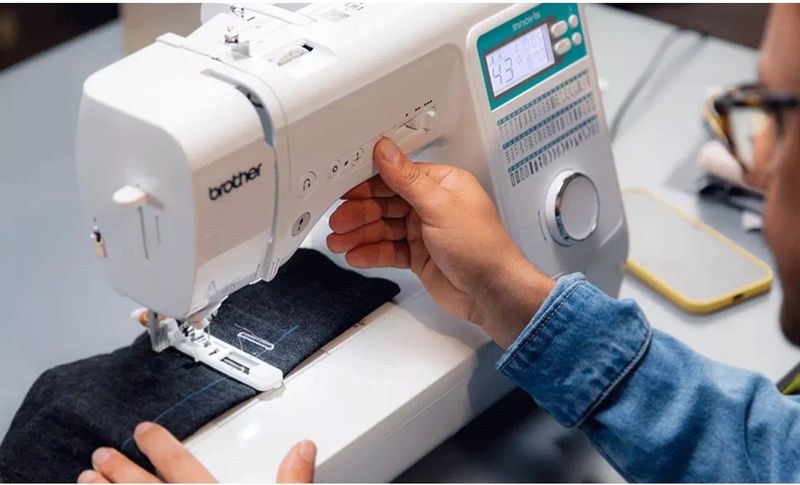 Brother - Innovis A65 - Naaimachine - Lichtgewicht - 60 Steken