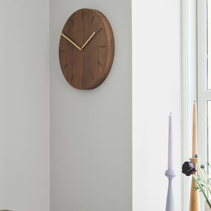 applicata - Watch:Out Wanduhr, Eiche natur / Messing