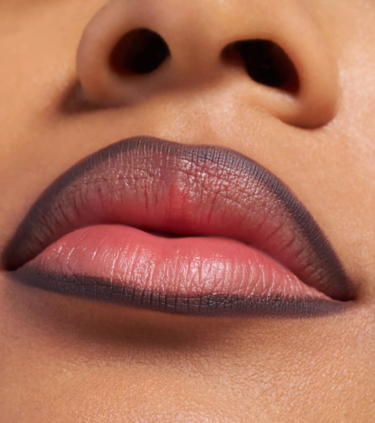 essence - Delineador labial 8h Matte confort - 22: Ash Attitude