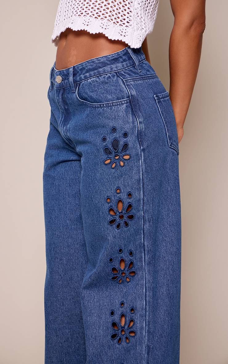 Mid Blue Wash Jean Droit Petite Bleu Moyen À Découpes Florales