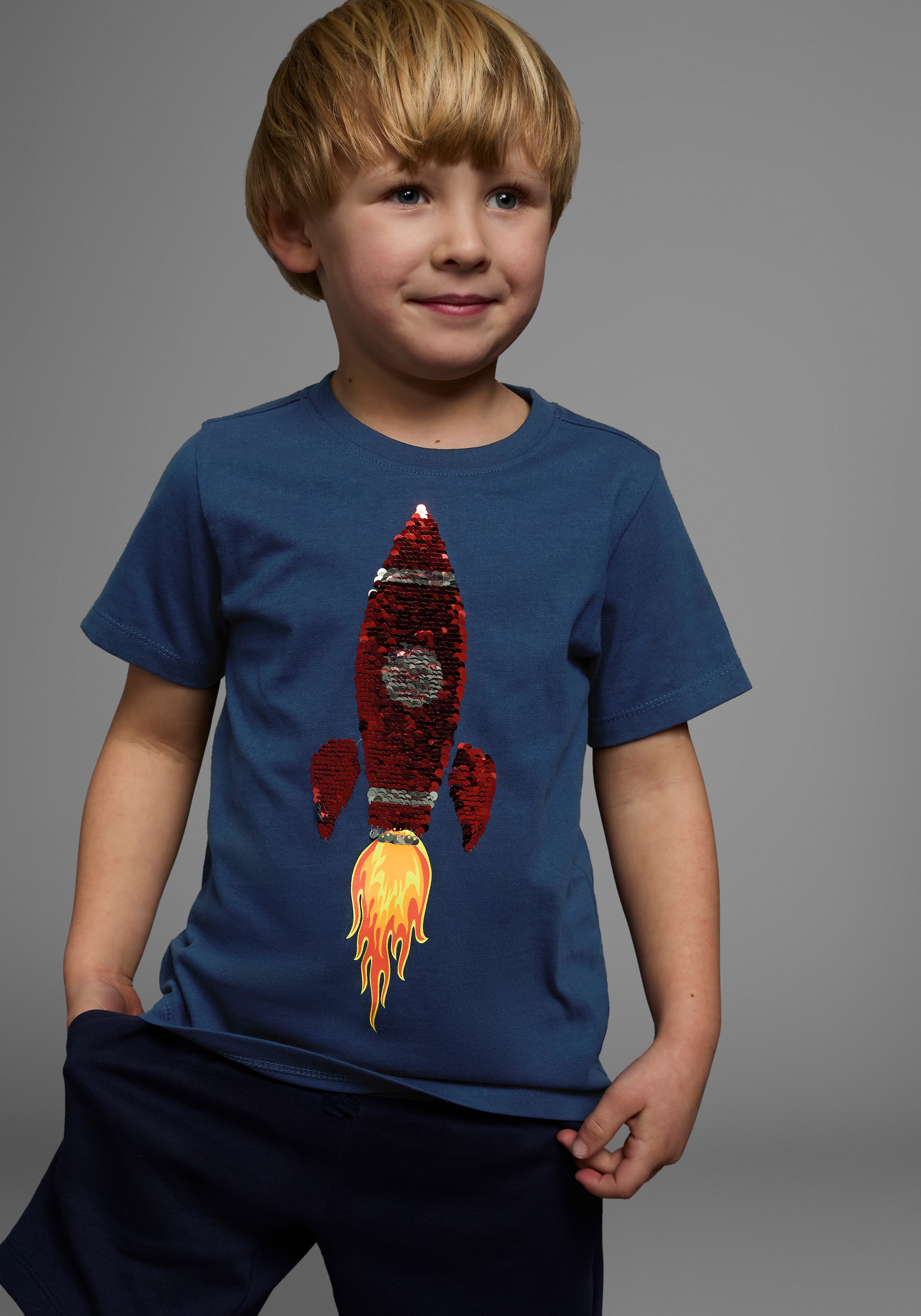 KIDSWORLD T-Shirt »Mit Rakete aus Wendepailletten«, Kurzarm,  Basic-Passform,  bedruckt,  Rundhalsausschnitt