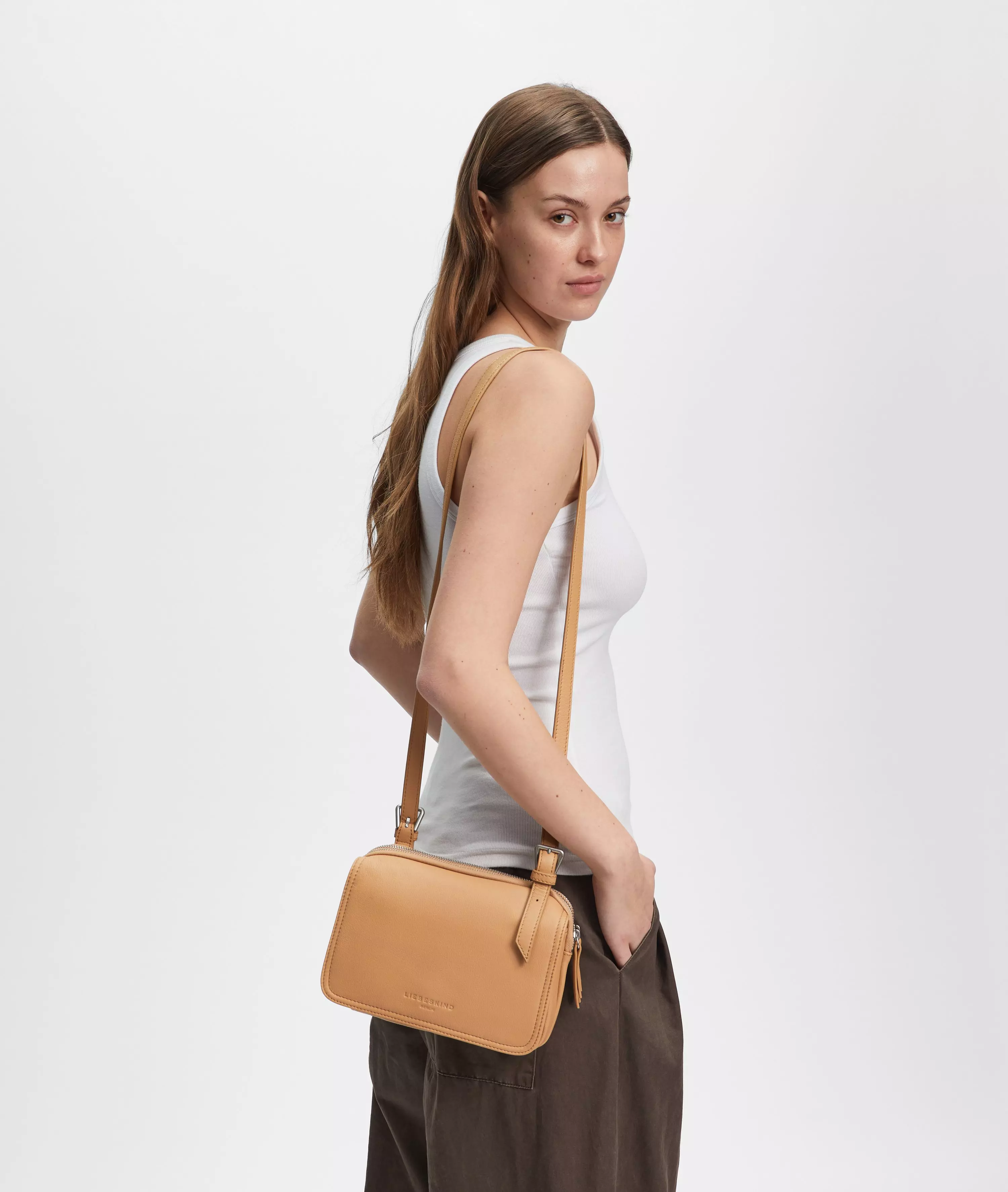 Mareike Crossbody S Handy crossbody bag made from naturally grained leather