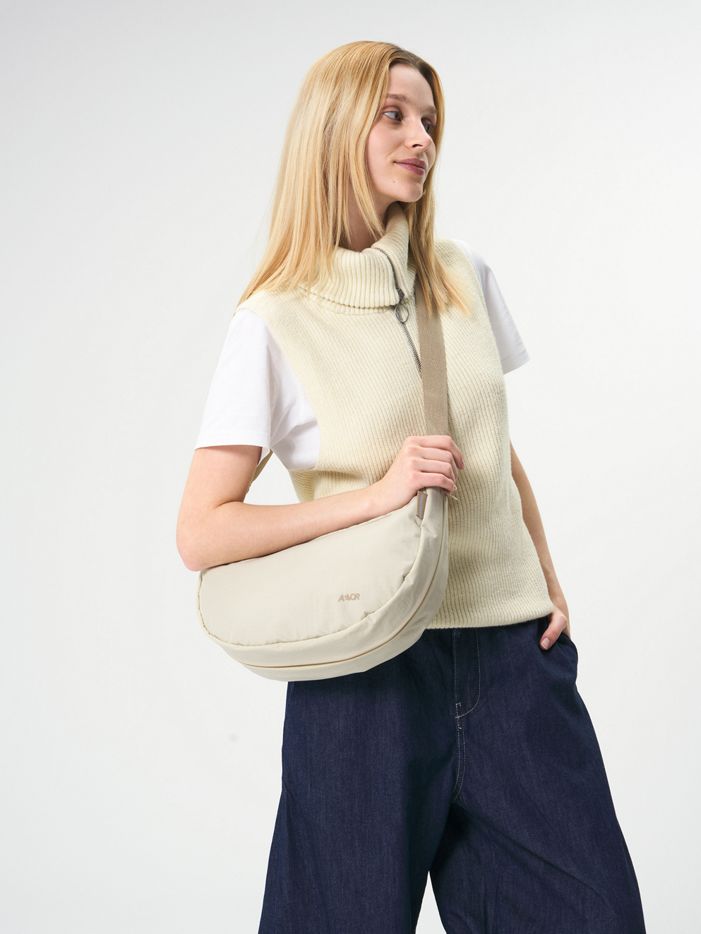 AEVOR Bike Sling Bag off/white