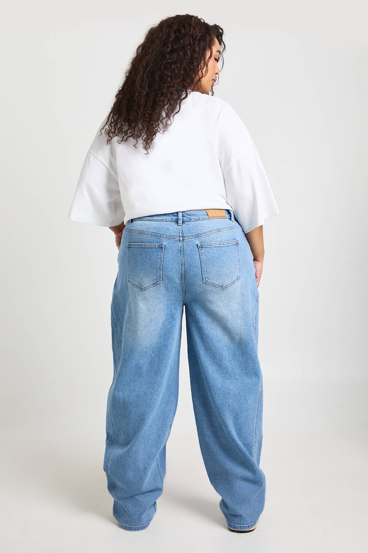boohoo Jean Grande Taille Taille Mi-haute Coupe Barrel