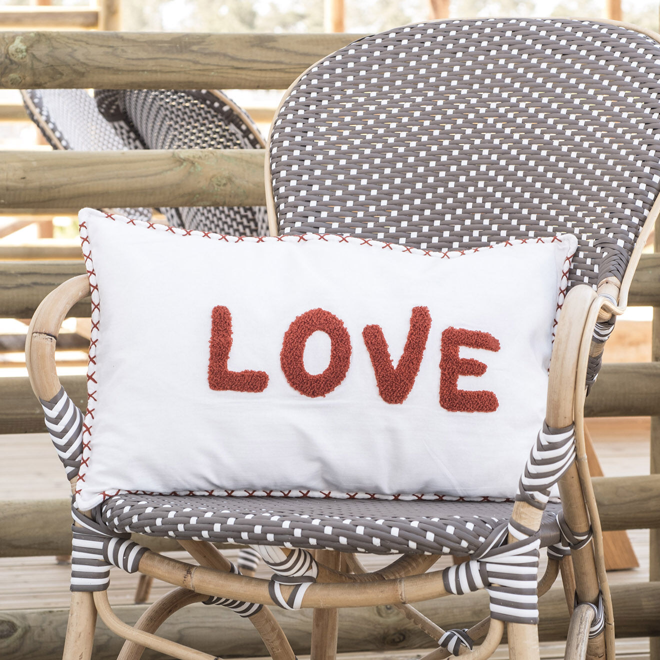 Febronie Housse de coussin Love écru/brique - 50x30 cm