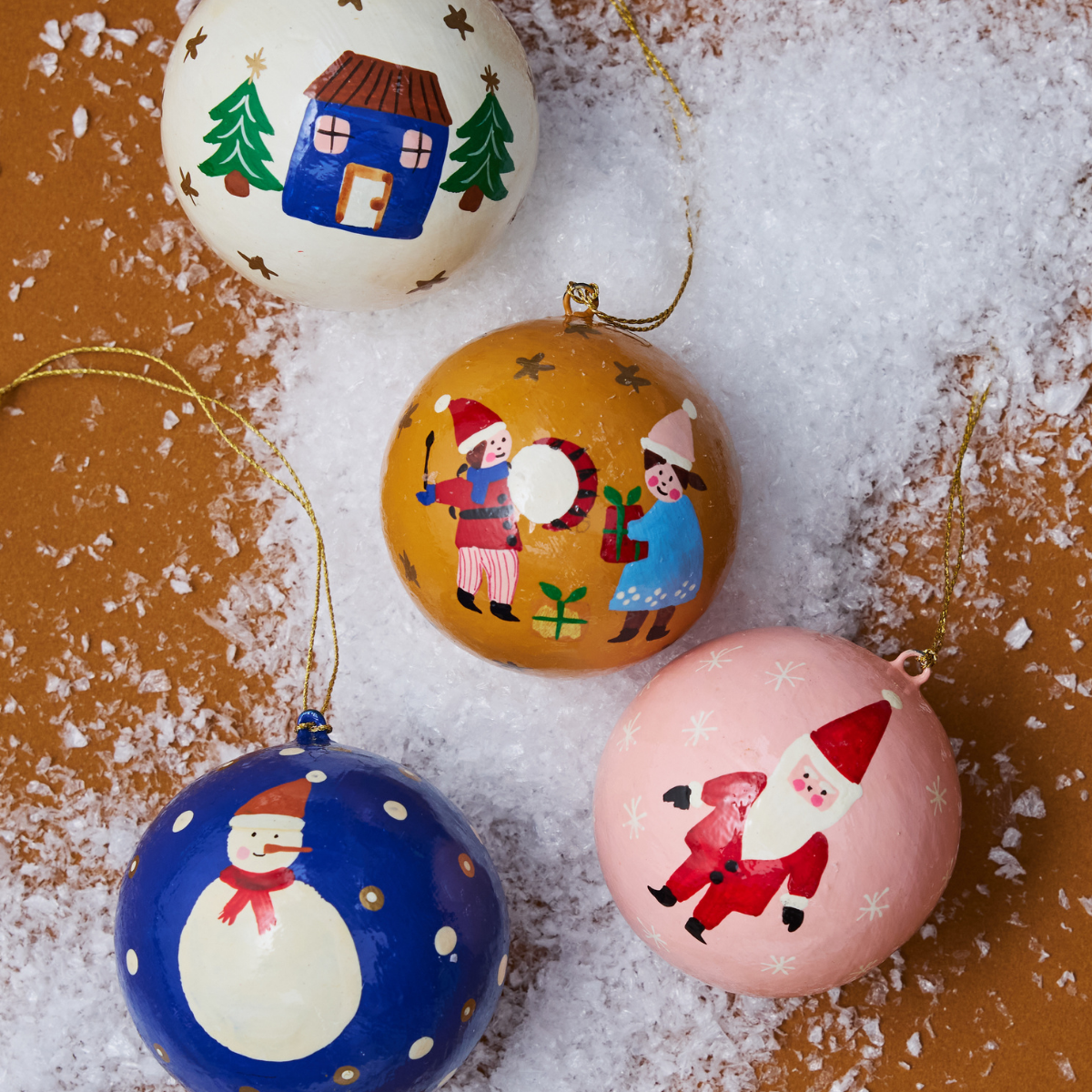 Boule de Noël ocre et tambour Atelier jasmin