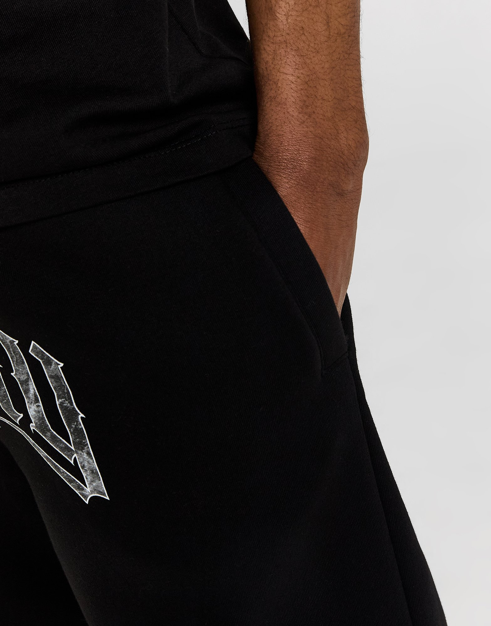 Supply & Demand Short Fallen Homme