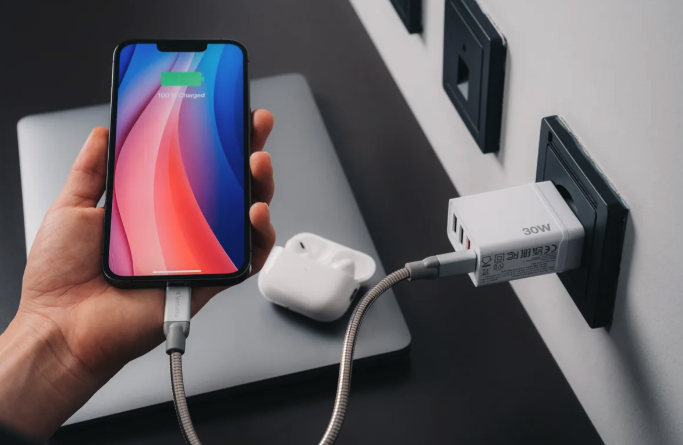 (30W) 3x USB A / 1x USB C Ladegerät Netzteil PD 3.0 QC 3.0 (49701) - Weiss