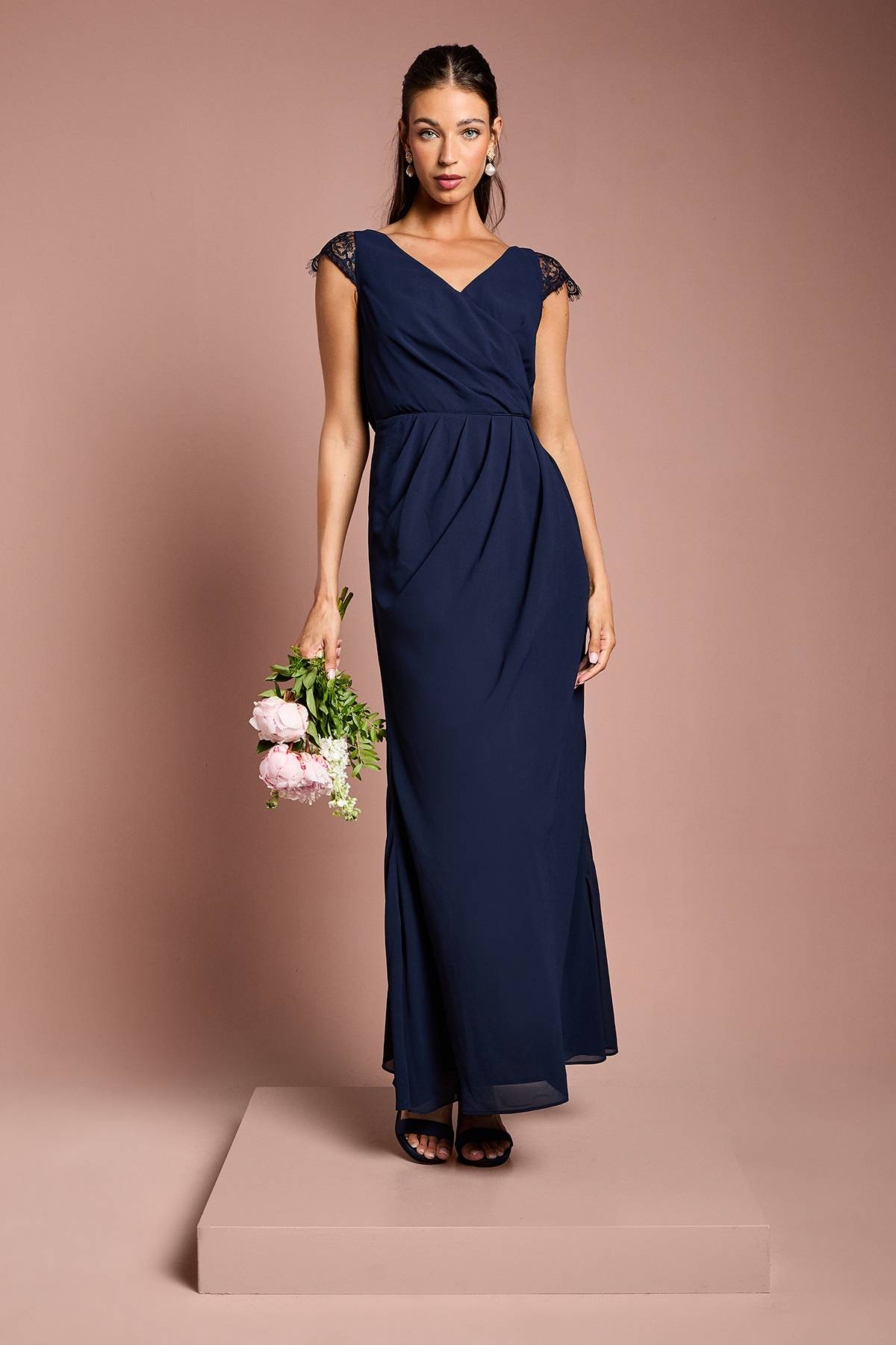 Coast Robe Longue de Demoiselle d'Honneur en Georgette avec Détails en Dentelle et Effet Portefeuille