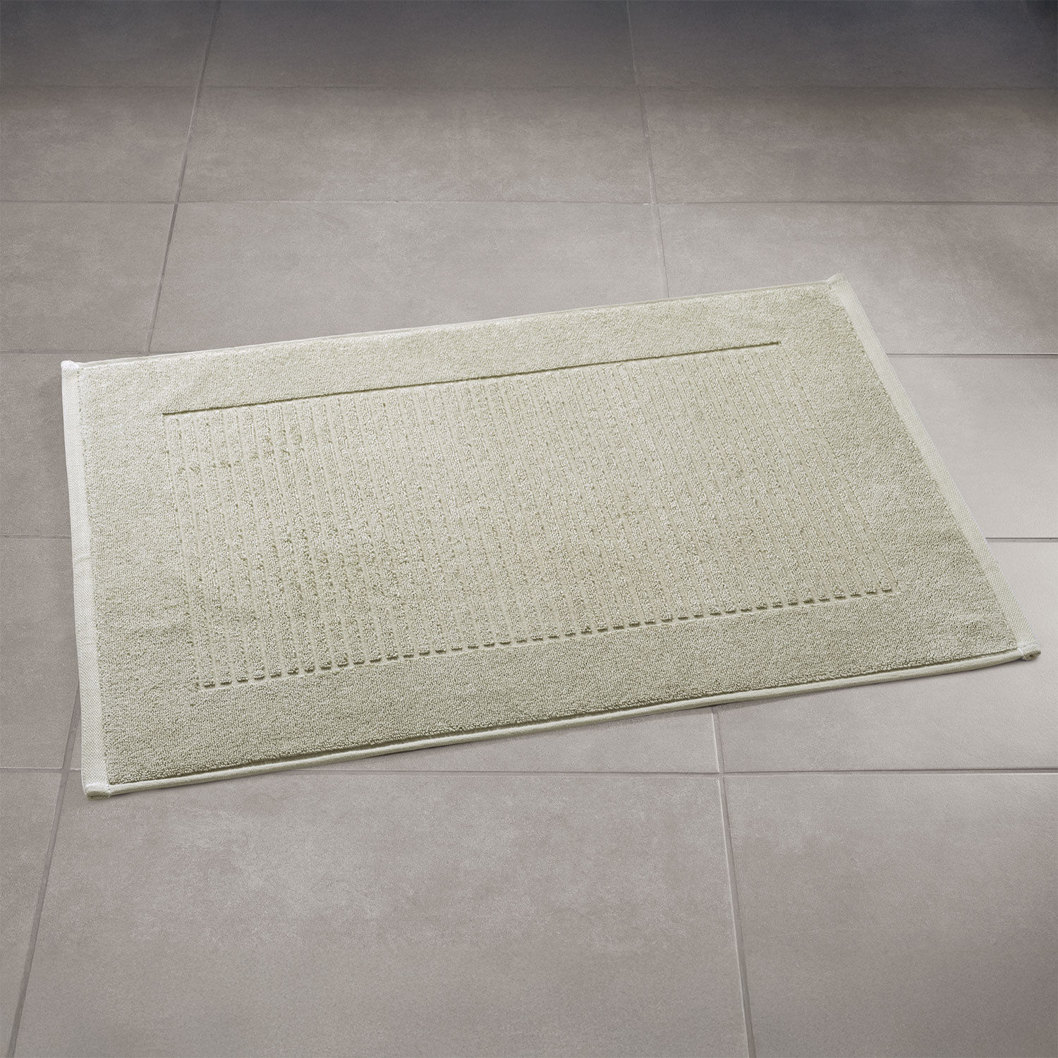 Badvorleger mit Streifenmuster