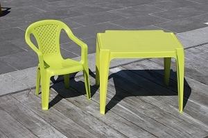 TABLE PLASTIQUE BEBE VERT
