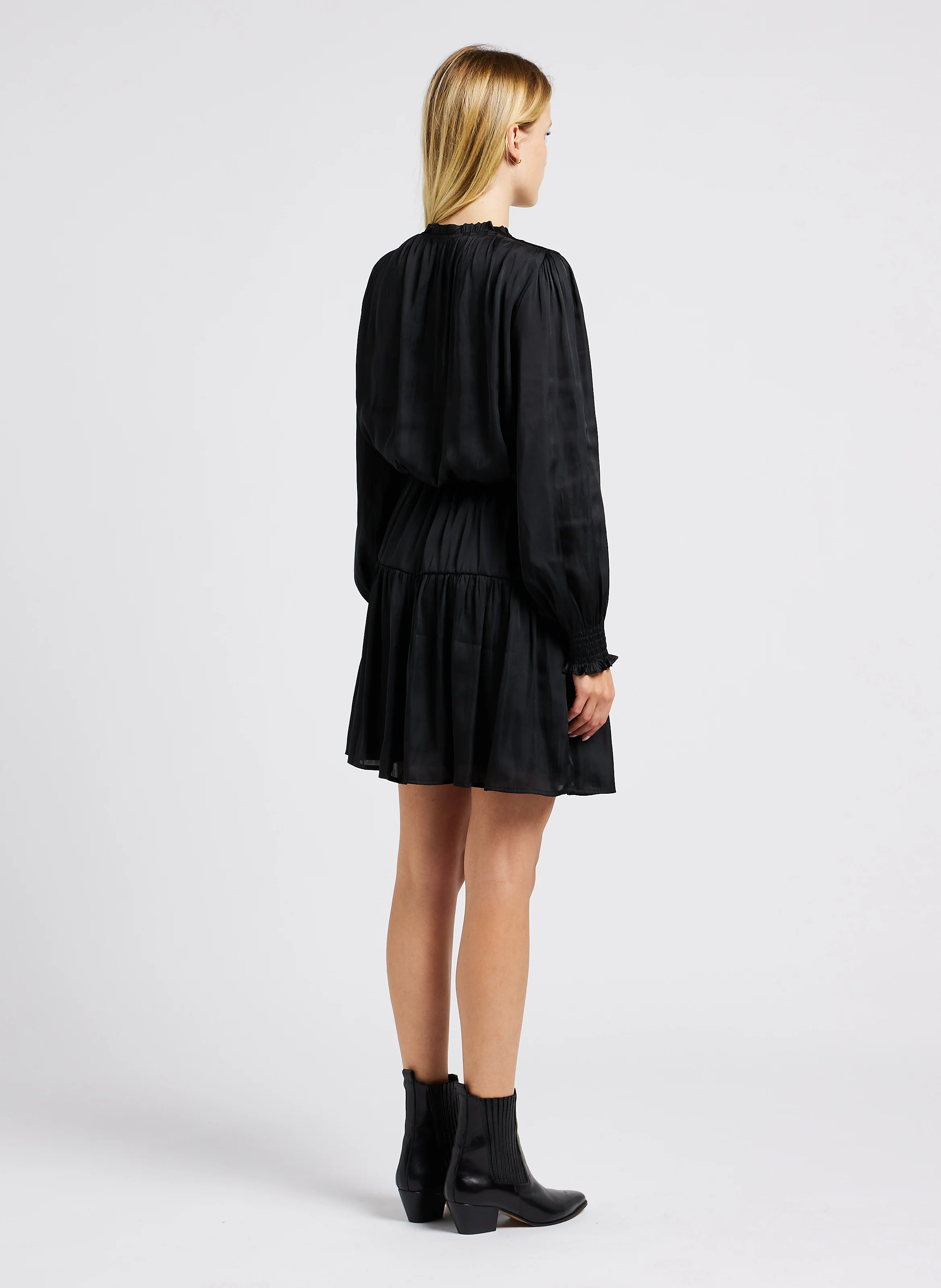 LOURDES - Robe courte droite encolure ronde | Noir