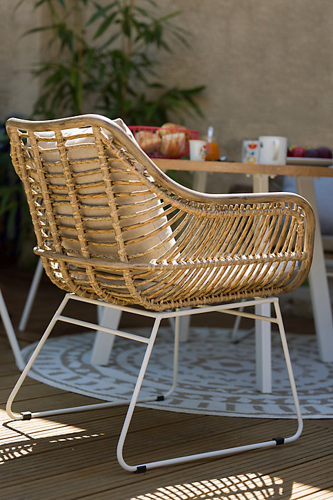Fauteuil résine pied acier blanc Pemba
