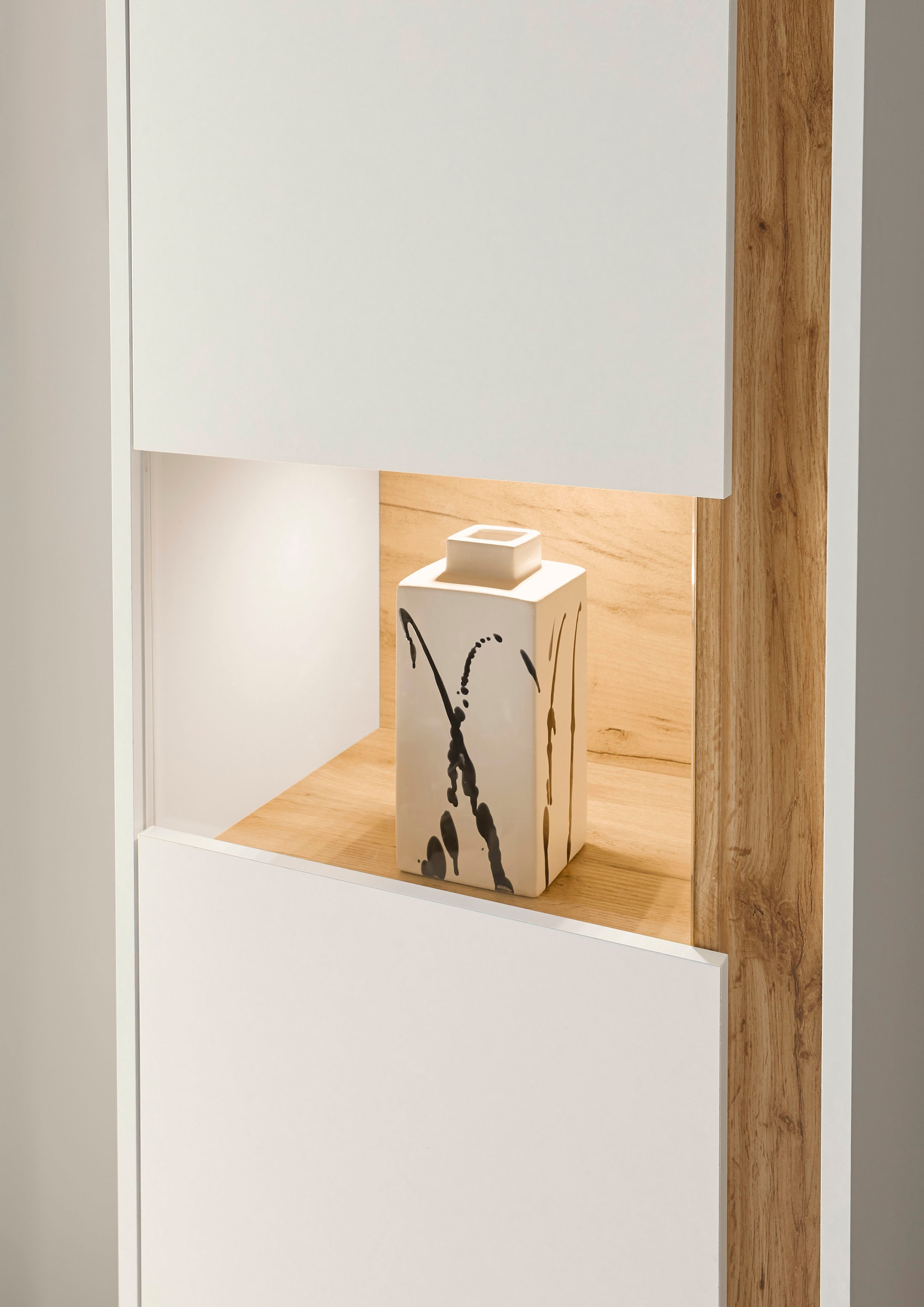 INOSIGN Vitrine »City/Giron, moderner Hochschrank, Glasvitrine« zeitlos, modern, ausreichend Stauraum, vielseitig einsetzbar