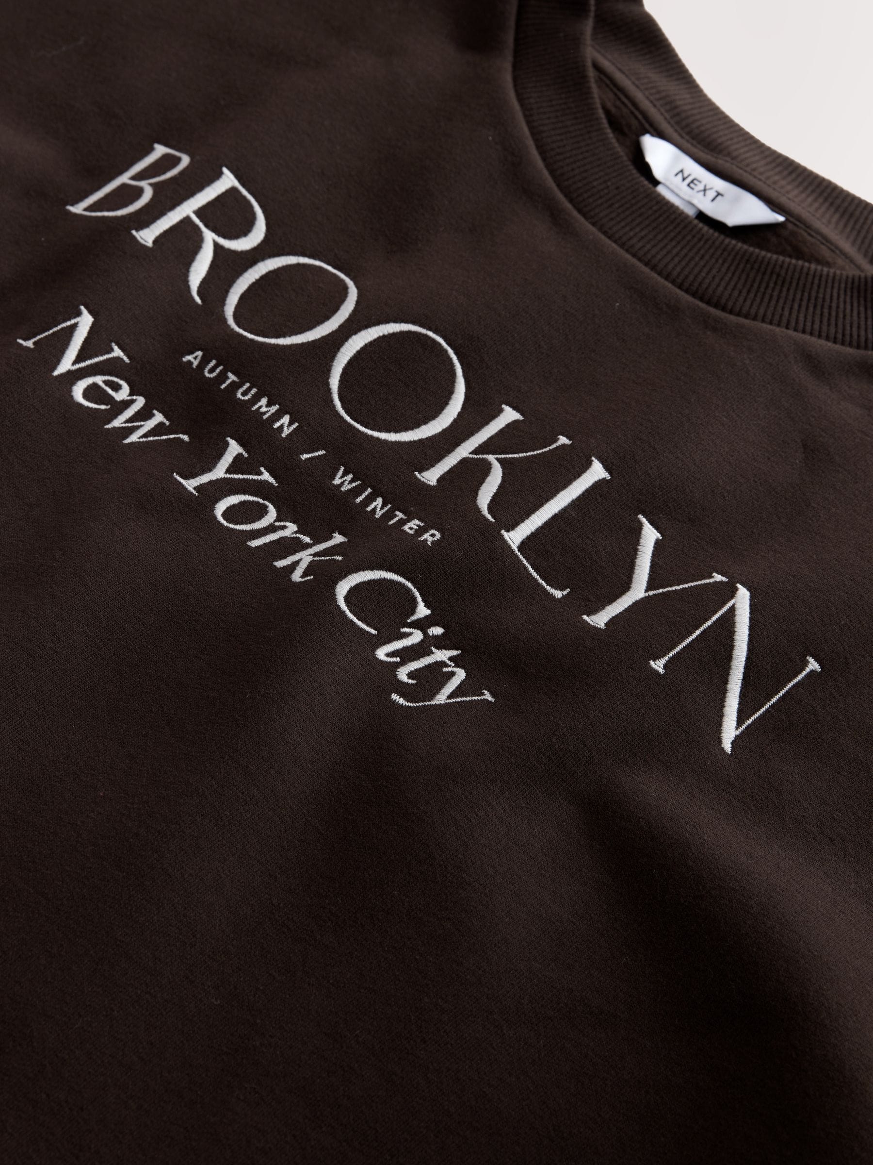Chocoladebruin - Herfstachtige NYC Sweatshirt met Geborduurde Relaxte Pasvorm