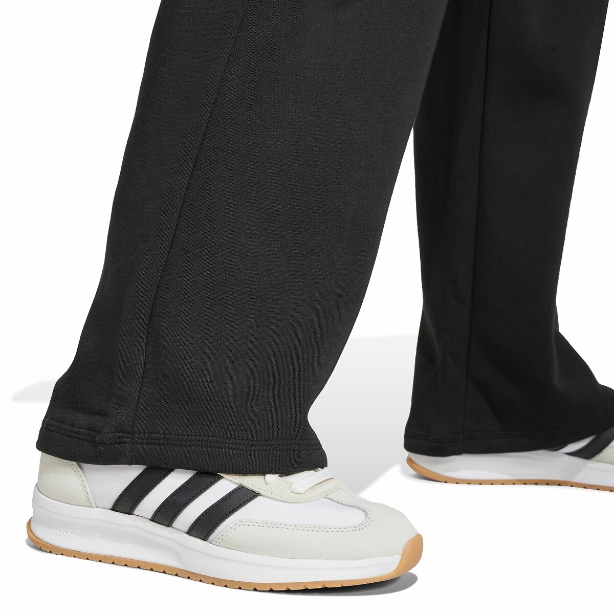 Calças esportivas Adidas com pequeno logotipo Essentials