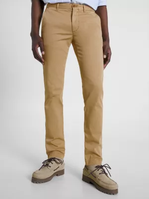 Calças chino slim fit tingidas em peça da Bleecker