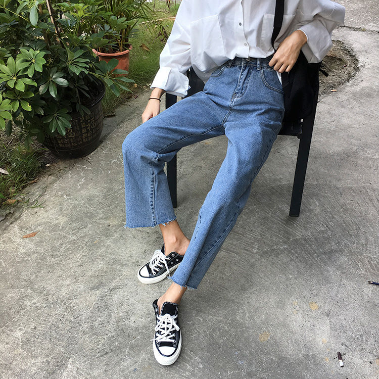 Cerauno - Cropped Straight Leg Jeans