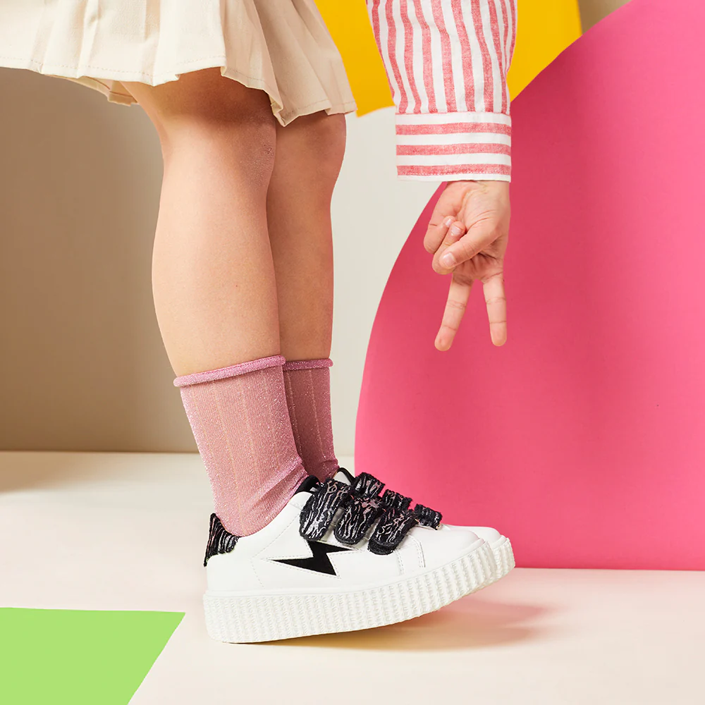 Sneakers-Baskets éclair Mini Ingrid blanc et noir imprimé zèbre à scratchs