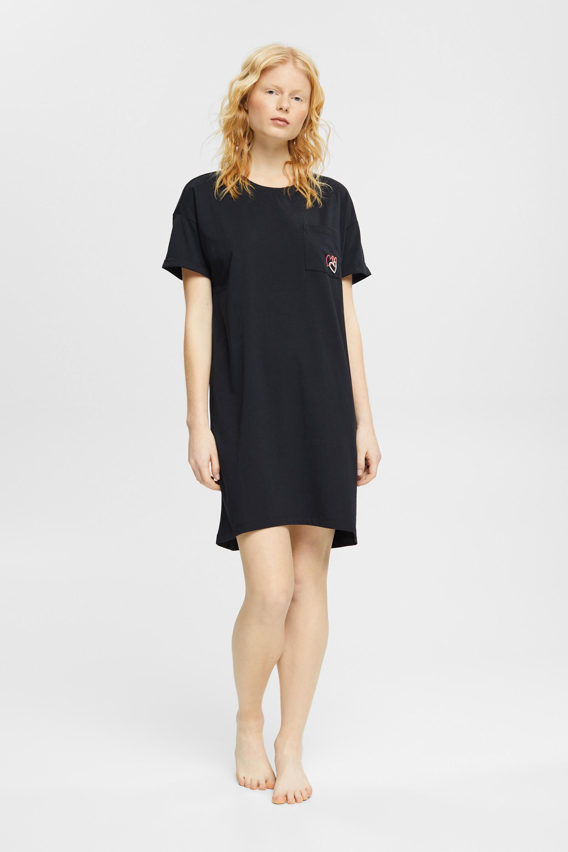 Chemise de nuit munie d’une poche-poitrine