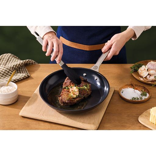 Le Creuset Non-Stick Ceramic Stegepande, Black, Ø24 cm