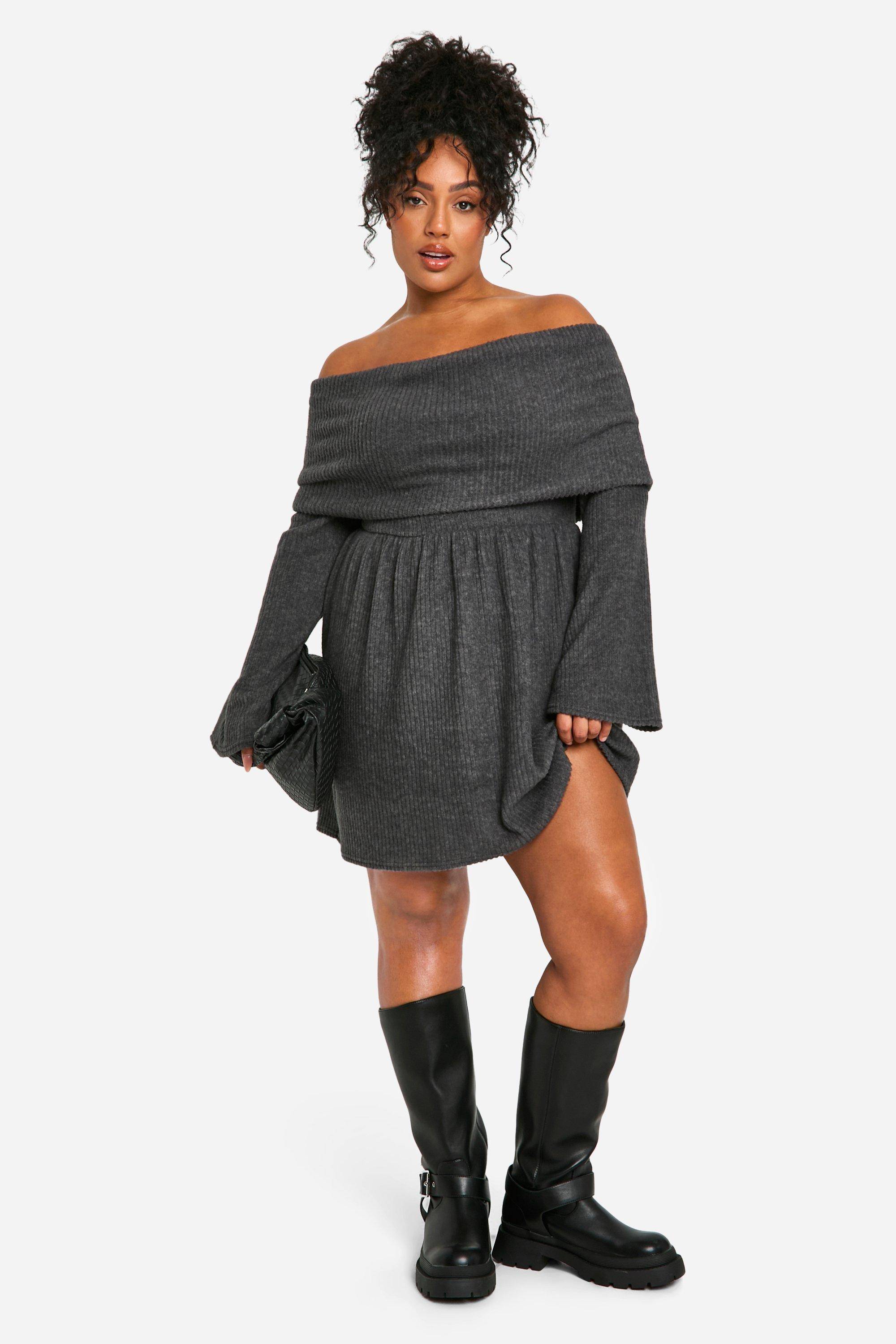 boohoo Robe skater à côtes brossées et épaules dénudées Plus