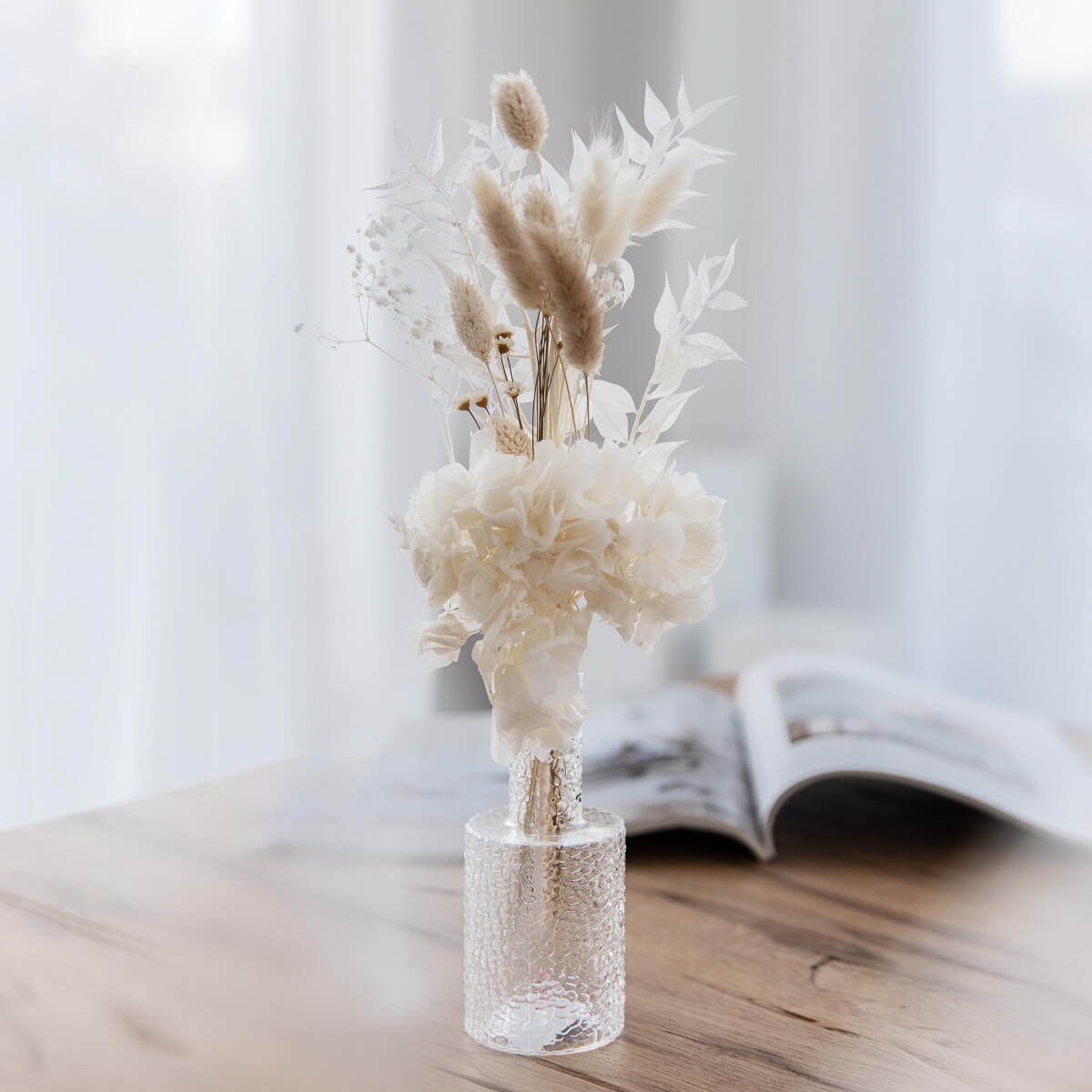 Mini droogbloemenboeket in het wit: duurzame elegantie voor speciale gelegenheden