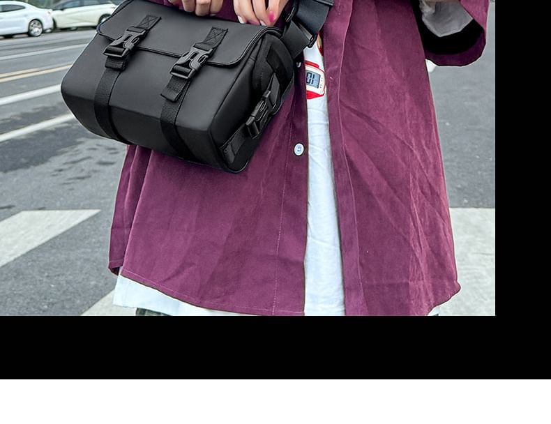 Hikuozy - Crossbodytas met gesp en klep