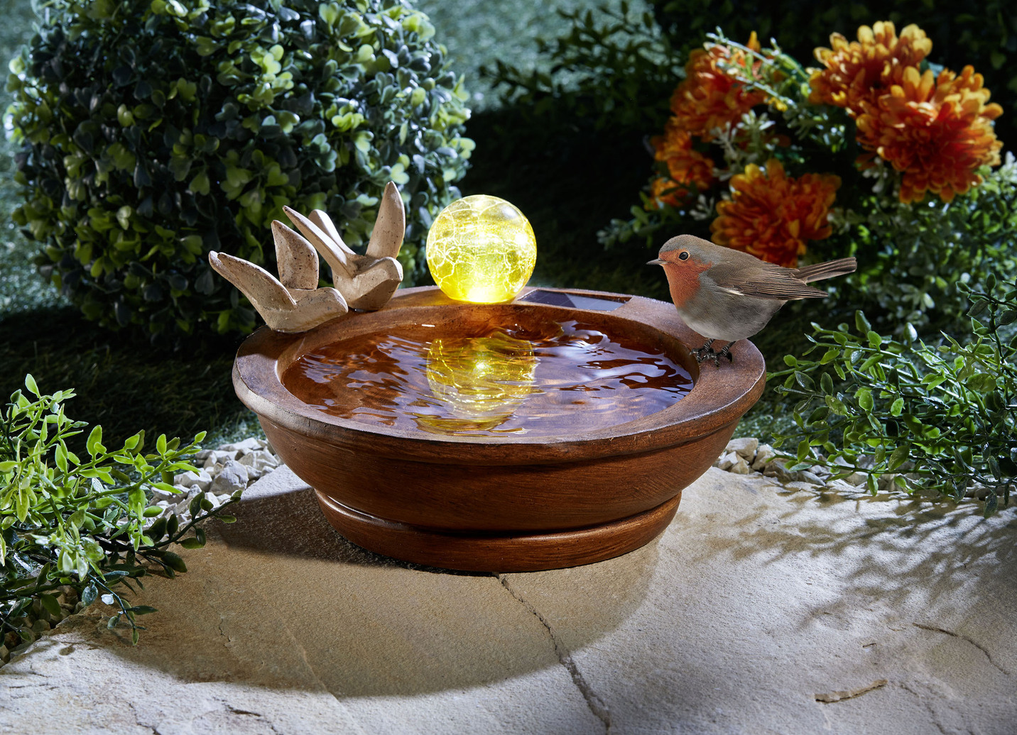 Vogeltränke mit Solarkugel