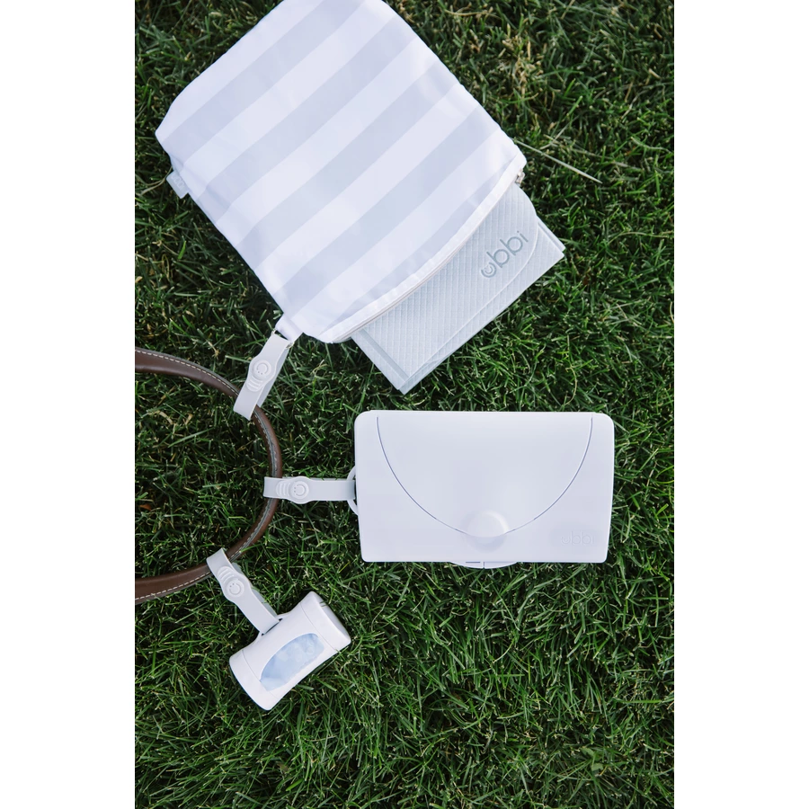 ubbi® Beutel mit Wickelmatte On-The-Go, weißgrau