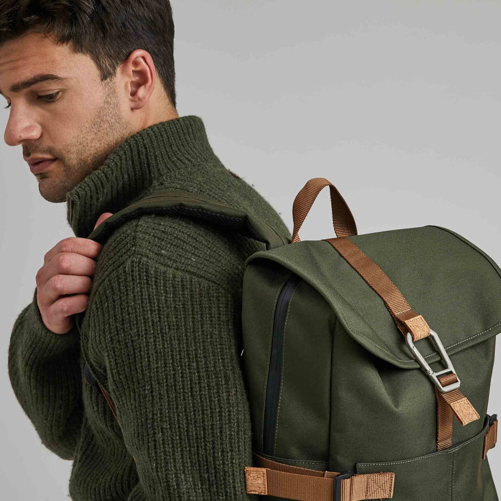 Sac à dos kaki végan en polyester recyclé - modèle Commuter