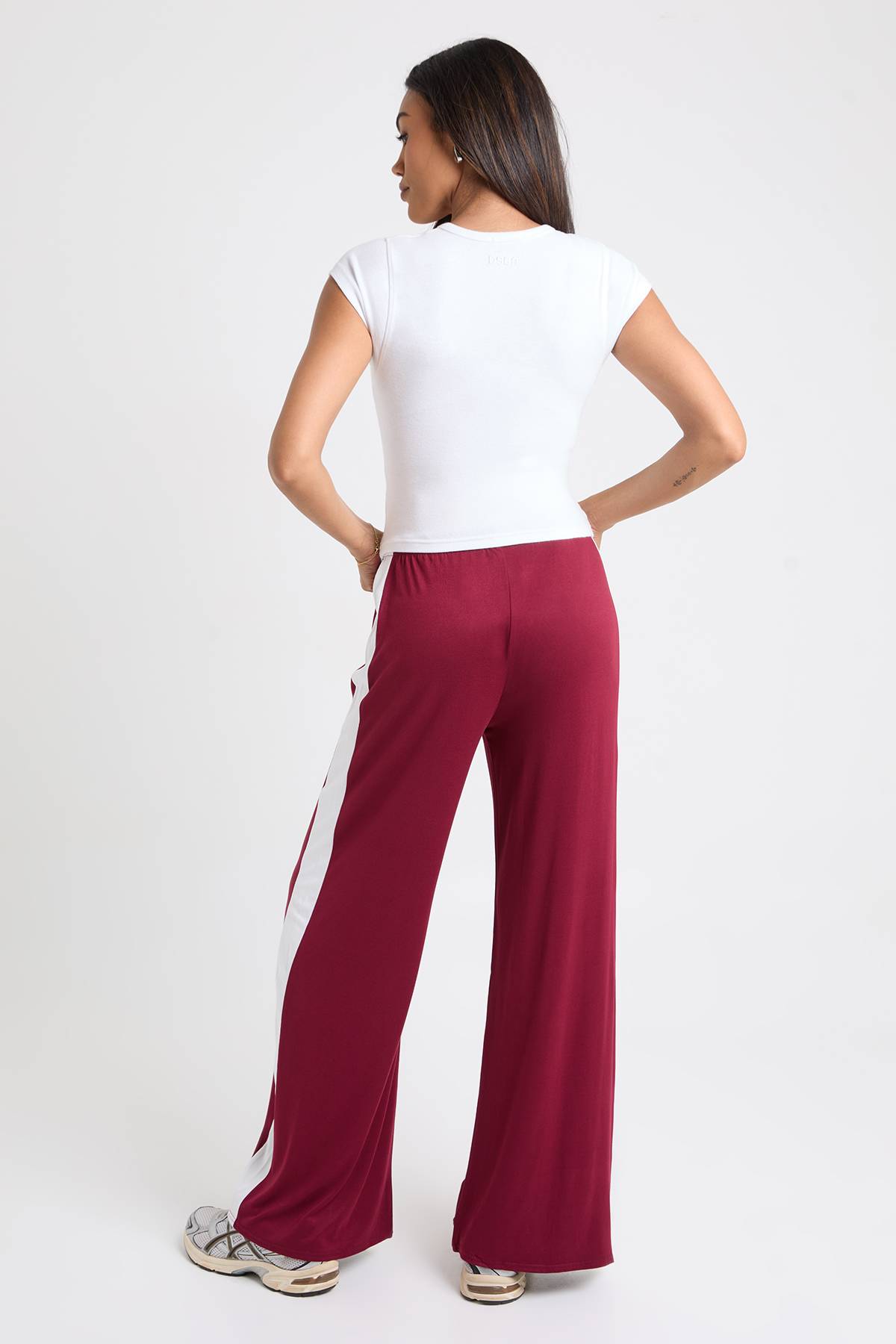 boohoo Pantalon de maternité à jambes larges avec bande latérale contrastante