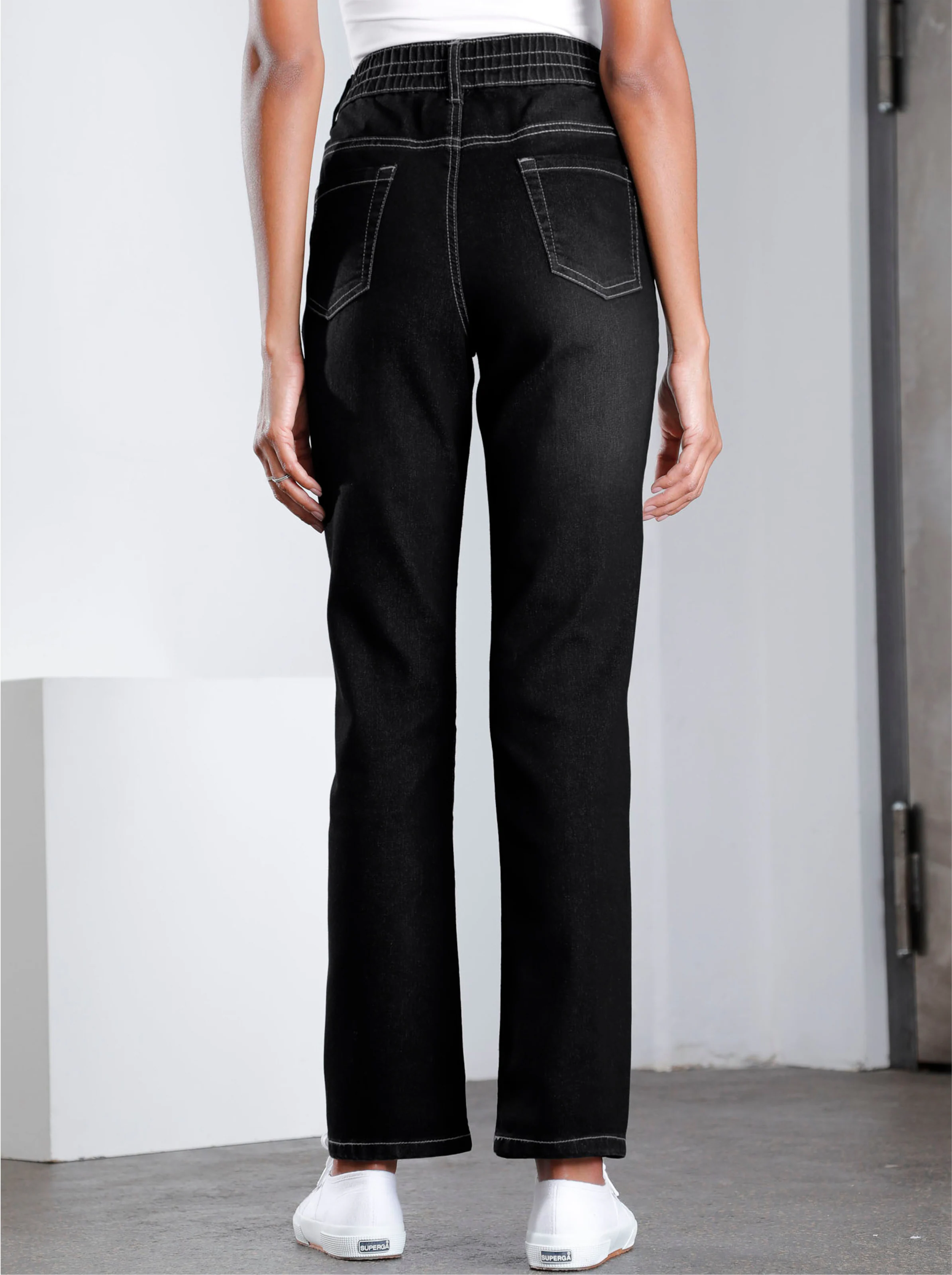 High-waist-Jeans in black-denim