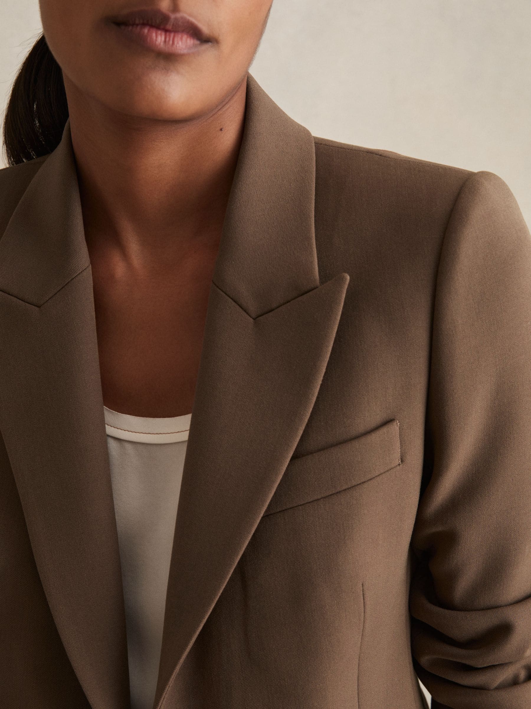 Mink neutraal - Reiss Gabi maatsnit-kostuumblazer met enkele knoopsluiting