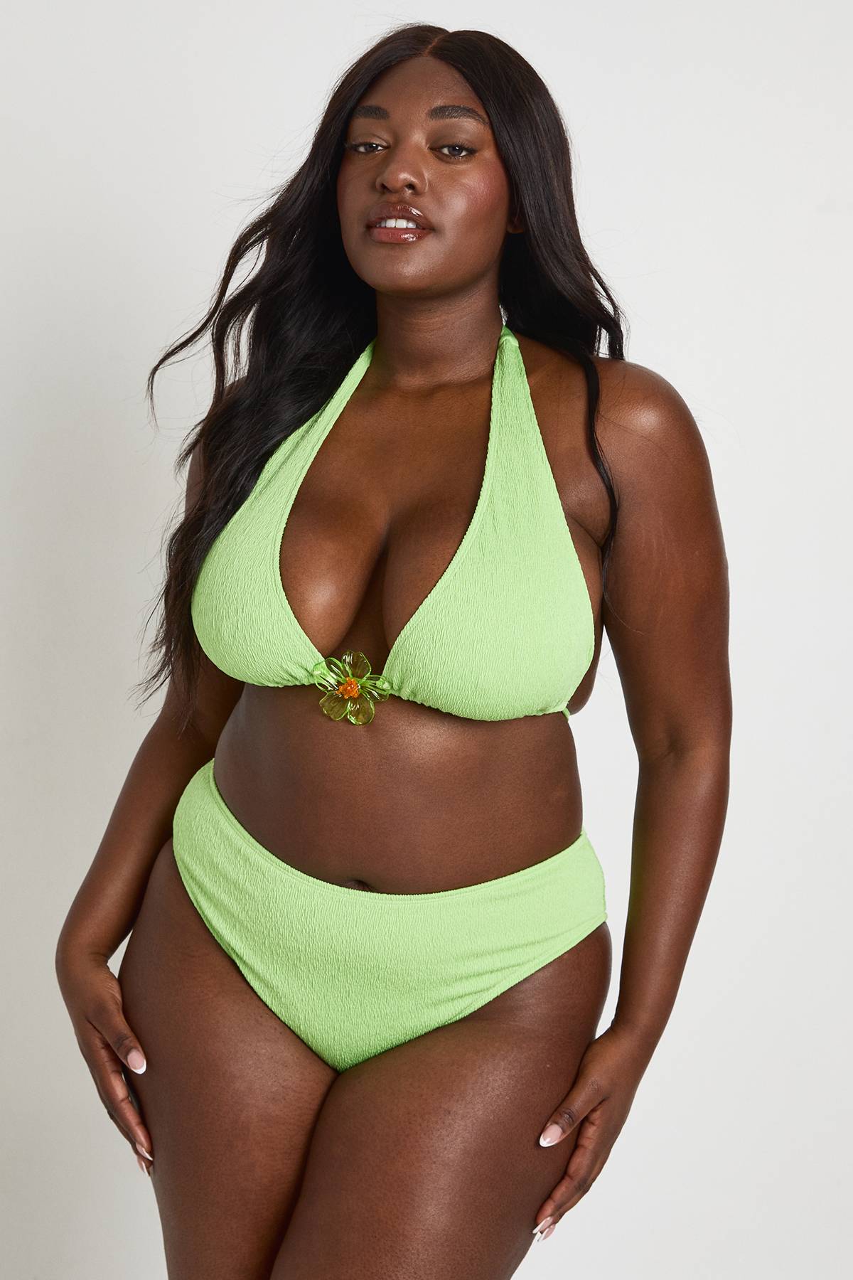 boohoo Haut De Bikini Triangle Texturé Avec Ornement Floral Et Bas De Bikini Taille Haute Grande Taille